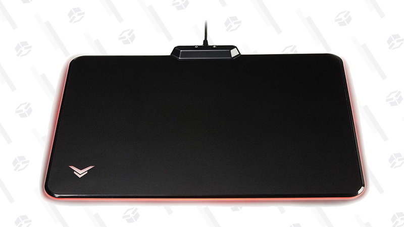 Alfombrilla AmazonBasics Hard Gaming con efectos de luces LED | $23 | AmazonGráfico: Tercius Bufete